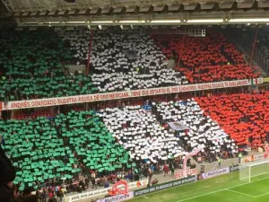 PSV hace mosaico dedicado a Andrés Guardado