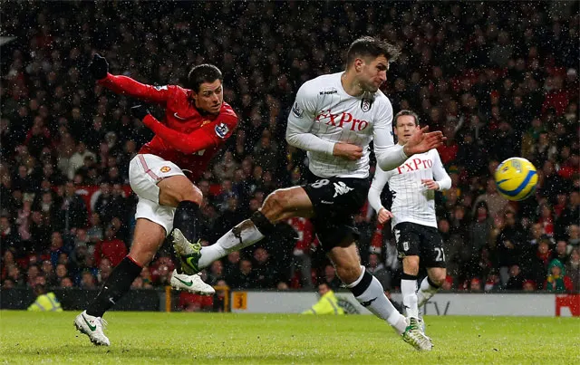Chicharito aporta dos goles a triunfo del ManU