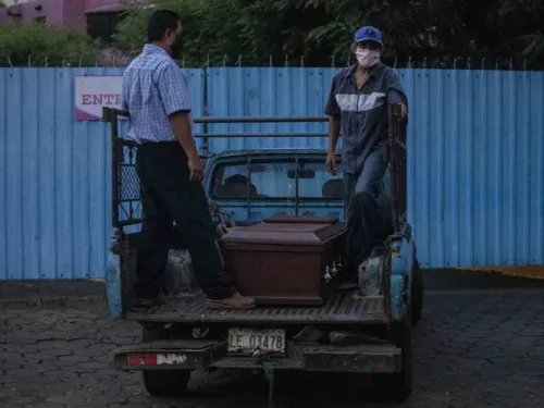 Despiden a médicos por criticar manejo de pandemia en Nicaragua