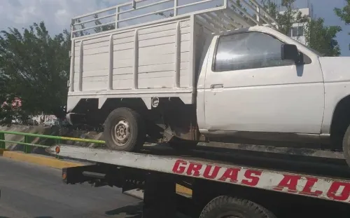 Abandonan camioneta con 8 cuerpos en Chilpancingo