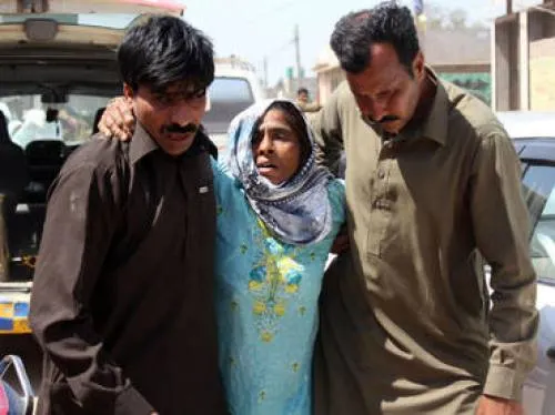 Un curandero asesina a 20 personas en Pakistán