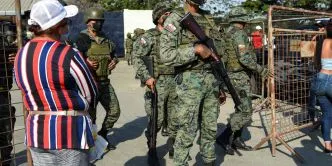 Hallan ahorcados en Ecuador a 7 reos en cárcel donde ocurrió masacre