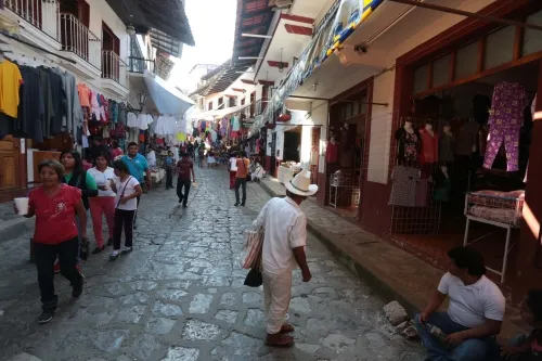 Zacapoxtla suspende actividades comerciales y edil de Cuetzalan se confina por Covid-19