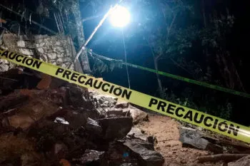 Deslizamiento de ladera en Tlacotepec de Porfirio Díaz deja un muerto y seis heridos