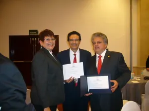 Reciben Premio de Investigación FIMPES 2014 investigadores Ibero