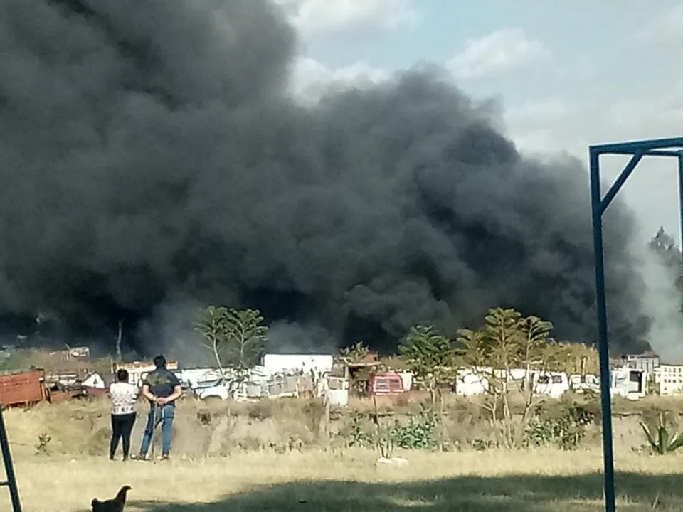 Otra vez se incendia corralón de la 125 oriente en Puebla