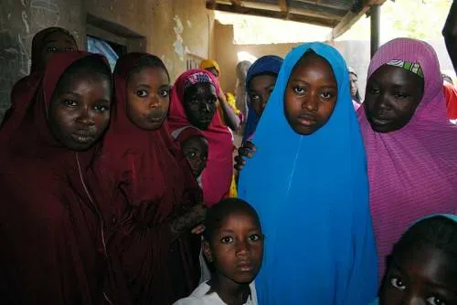 Anuncian liberación de decenas de niñas secuestradas en Nigeria