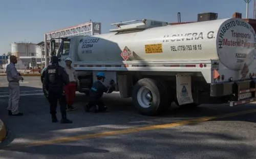 Gasolineros acusan a reguladores de pasividad ante huachicoleo