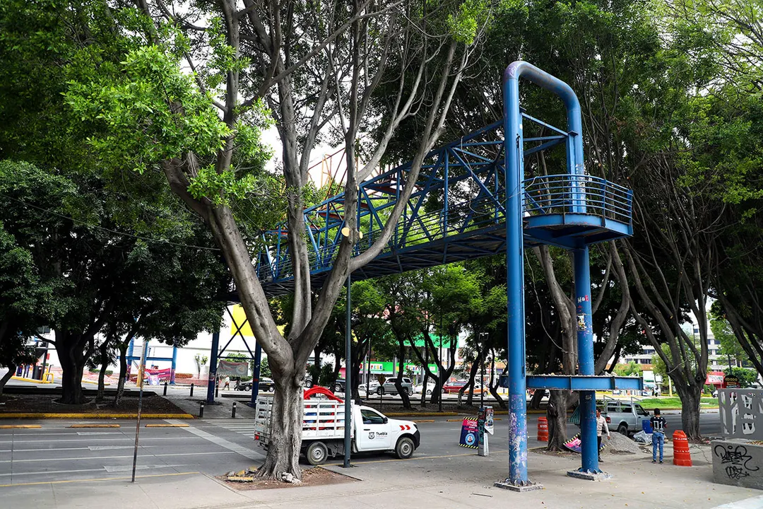 Puente Peatonal Plaza Dorada Desmantelamiento