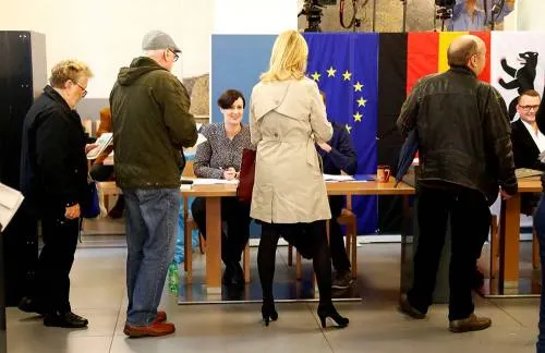 Alemanes votan en elecciones generales, con Merkel como favorita