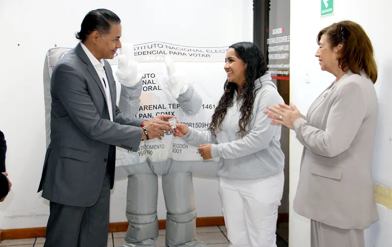 upaep-entrega-credencial-ine