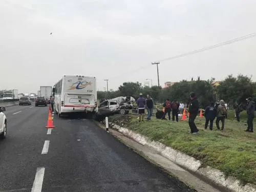 Choque dejó seis personas muertas en el Circuito Exterior Mexiquense