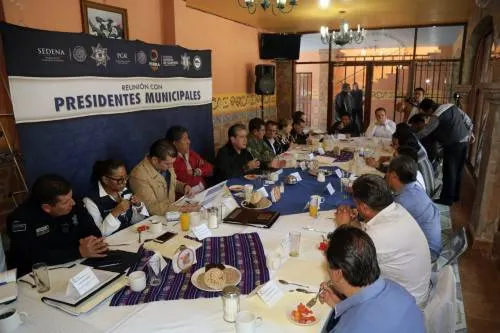 Se reúne gabinete de seguridad con ediles de la zona de Ajalpan
