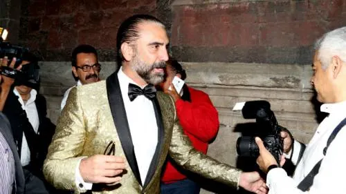 Alejandro Fernández agrede a paparazzi (VIDEO)
