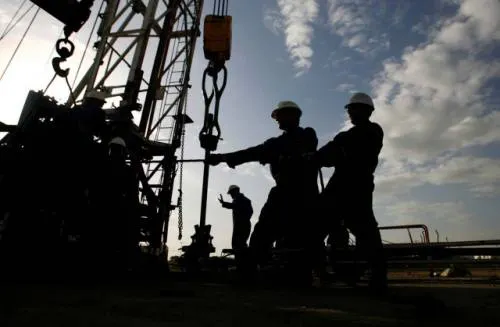 Venezuela dice que recibirá 250 millones de dólares del Banco Desarrollo de China para salvar produc