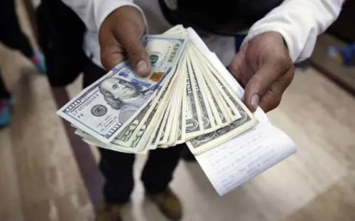 Peso se hunde por reforma fiscal de EU; dólar se vende hasta en 20 pesos en bancos de la CDMX