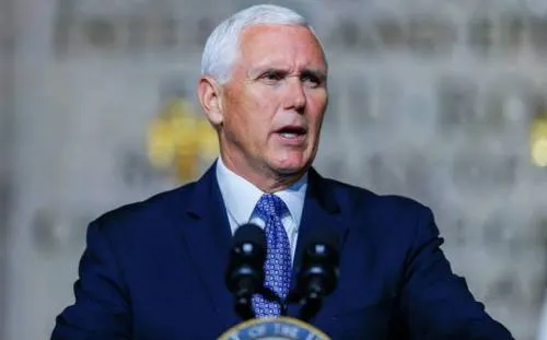 Mike Pence acusa a Venezuela de haber financiado la caravana de migrantes hondureños