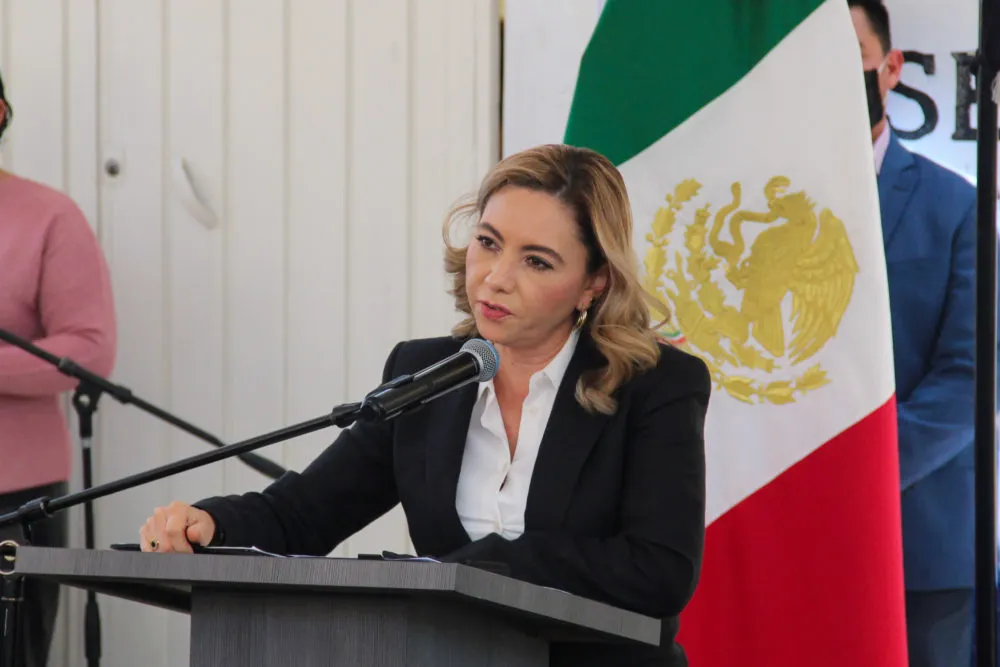 Con exabruptos, Paola Angon quiere solucionar la crisis política que generó