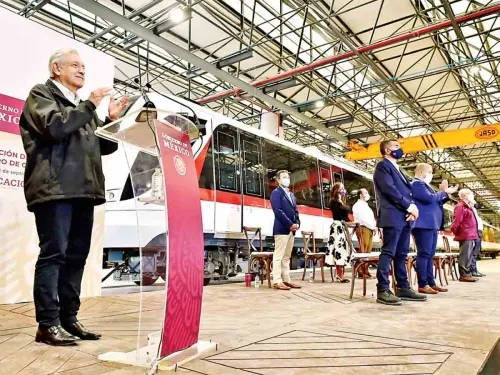 Inaugura tren en Guadalajara; López Obrador anuncia nueva Línea