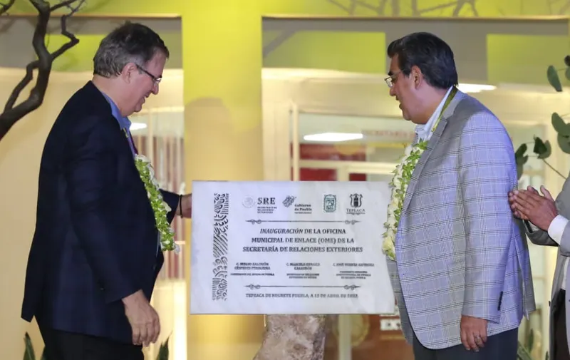 En Tepeaca, Sergio Salomón y Marcelo Ebrard inauguran oficina de SRE para expedición de pasaportes