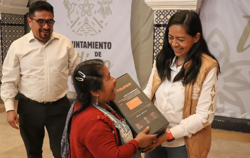 Ariadna Ayala impulsa entrega de apoyos en diversas colonias y juntas auxiliares de Atlixco