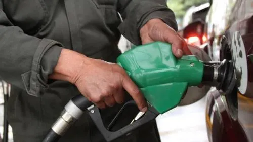 Gasolina, tomate y paquetes turísticos aceleran la inflación, ubicándola en 4.85%