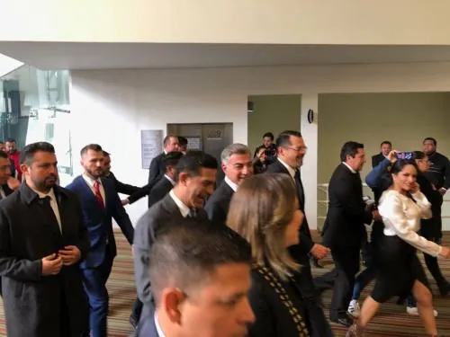 Congreso abre periodo de sesiones para recibir a Tony Gali