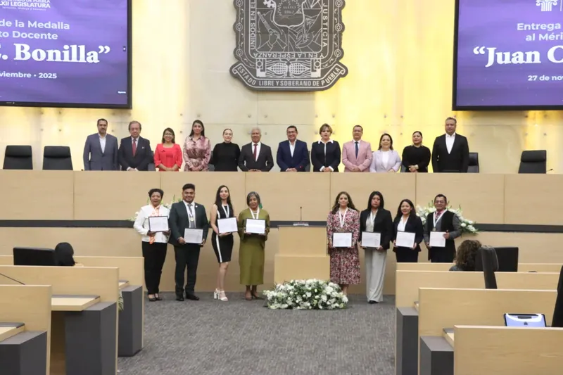 Congreso de Puebla entrega la Medalla al Mérito Docente Juan C. Bonilla