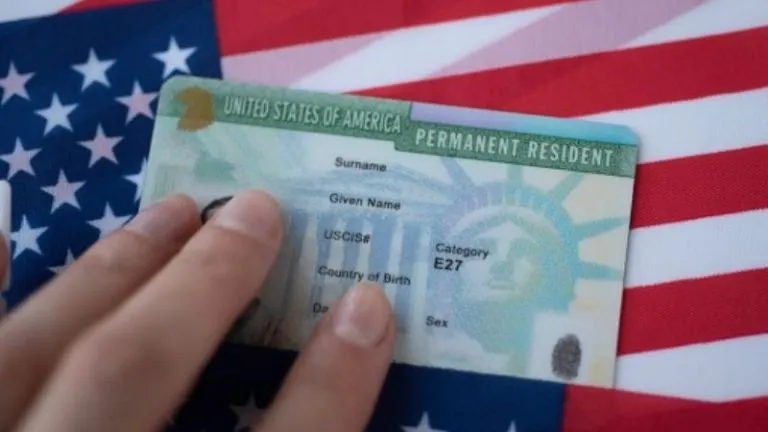 EU anuncia nueva regla para extranjeros que pidan residencia permanente