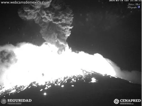 VIDEO: Explosión del  Popocatépetl cimbra puertas y ventanas en Puebla