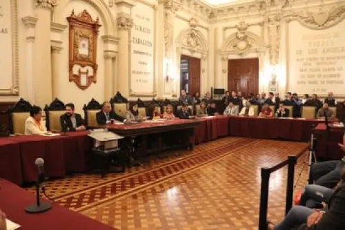 Por mayoría, cabildo elige a José María Sánchez como nuevo contralor