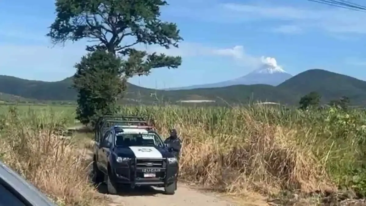 Hombre sin vida sobre la carretera Izúcar-Atlixco