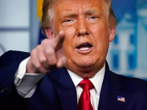 Trump contradice a expertos y asegura vacuna en octubre