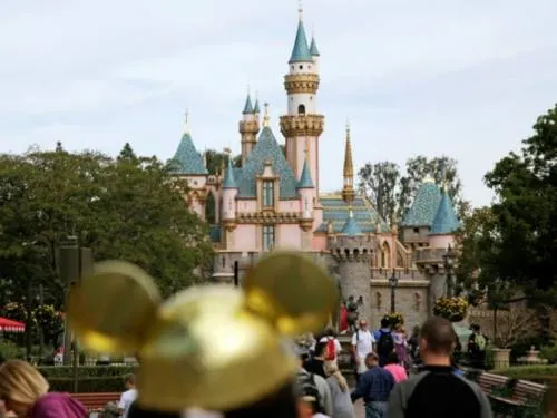 Disneyland se recupera tras apagón