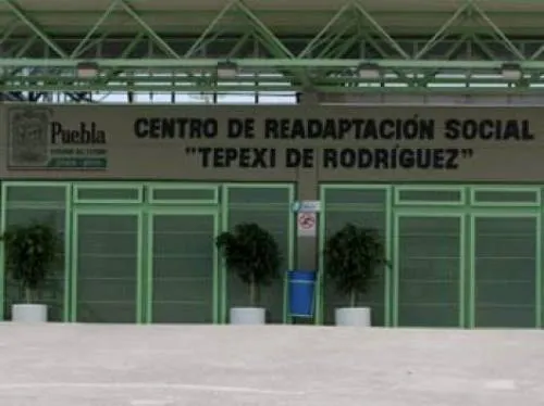 Alcalde de Atzizintla ingresa al Cereso de Tepexi