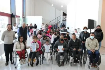 Con entrega de constancias, Gobierno estatal garantiza derechos de personas con discapacidad