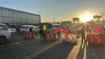 Bloqueos en la autopista México–Puebla: “piperos” protestan por cierre de pozos y colapsan el tránsito en CDMX y Edomex