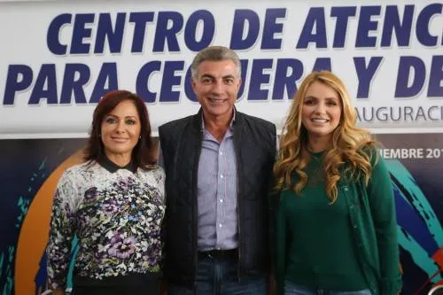Angélica Rivera de Peña, Dinorah López y Tony Gali inauguran Centro de Atención Visual