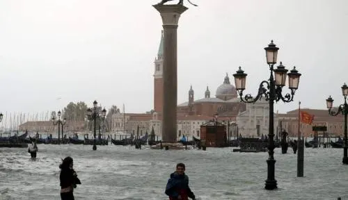 Suman seis muertos por inundaciones en Venecia