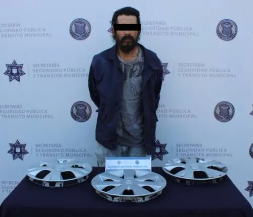 Detienen elementos de la SSPTM a hombre por robo de autopartes