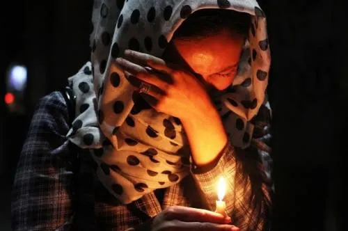 Tres ataques talibanes golpean Afganistán; hay 74 muertos