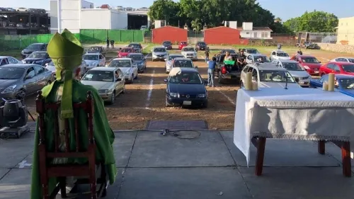 Iglesia Católica celebra en Morelos la primera “automisa”