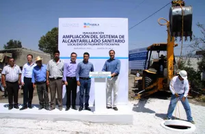 Gobierno entrega servicios básicos en Palmarito Tochapan