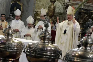 Arzobispo encabeza misa crismal en Catedral poblana