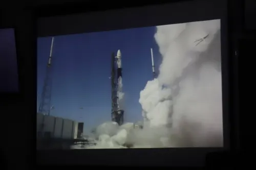 Capsula Dragón ya fue capturada por la Estación Espacial Internacional