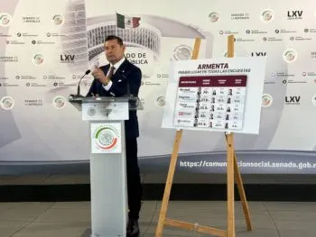Alejandro Armenta pide licencia para competir por la gubernatura de Puebla; reta a Eduardo Rivera