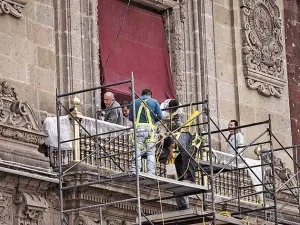 Alistan balcón del Palacio Nacional para Grito de Independencia