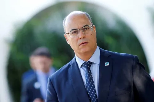 Allanan casa de gobernador opuesto a Bolsonaro