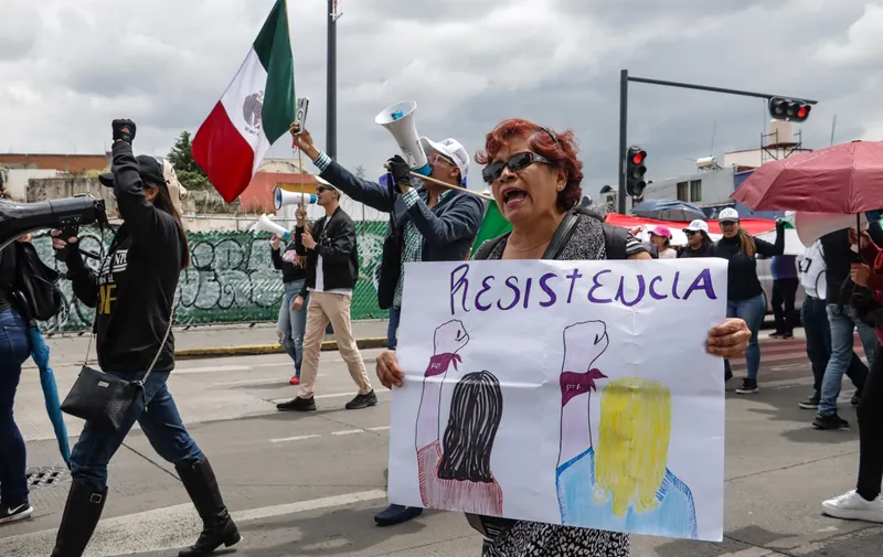 Trabajadores del Poder Judicial bloquean bulevar 5 de Mayo