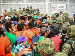 Chocan Ejército y familiares de desaparecidos en Coatzacoalcos